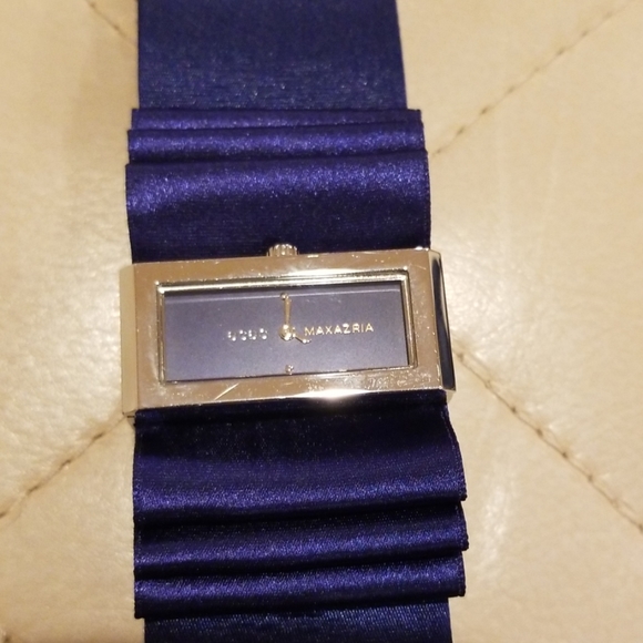 BCBGMAXAZRIA BOW WATCH - Picture 3 of 5